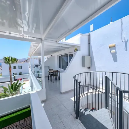 Sunlit Paradise Apartman *